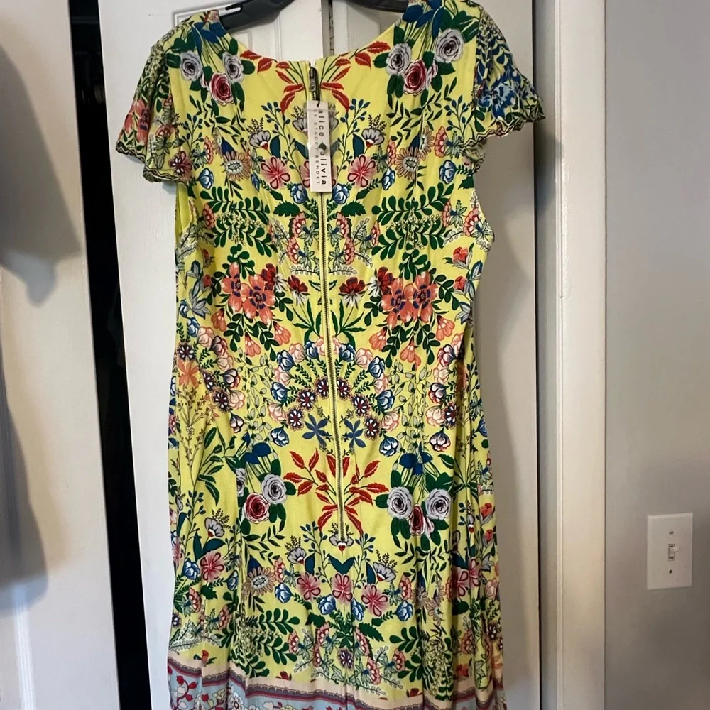 Alice + Olivia Yellow Floral V-Neck Mini Dress - Picture 7 of 10